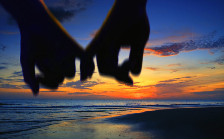 lover holding hand walking on the beach